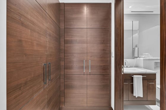 A beautiful 4-bedroom apartment in Address Sky View Tower 2, picture 16