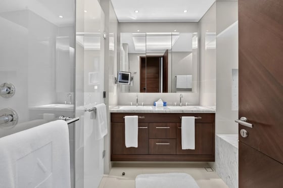 A beautiful 4-bedroom apartment in Address Sky View Tower 2, picture 13