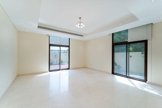 Exclusive | Majlis Facing | Single Row | Pool, picture 9