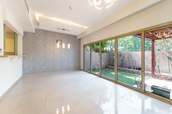 Spacious | Vacant | Golf Community......, picture 2