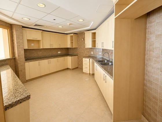 Low Floor | Unfurnished | Beach Access.., picture 3