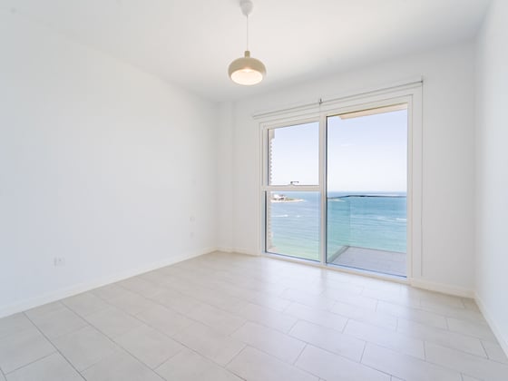 Luxury Beachfront Living | Full Sea Views, picture 5