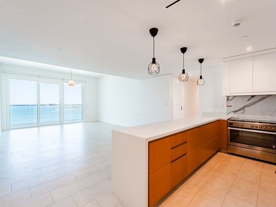 Luxury Beachfront Living | Full Sea Views, picture 1
