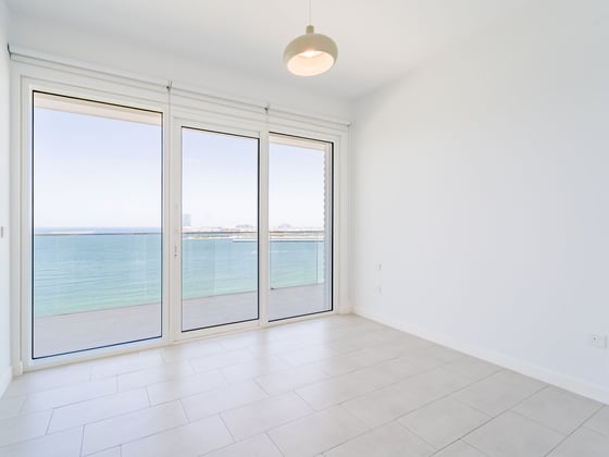 Luxury Beachfront Living | Full Sea Views, picture 6
