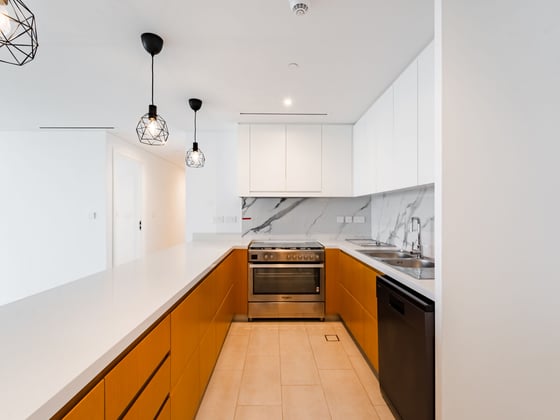 Luxury Beachfront Living | Full Sea Views, picture 2
