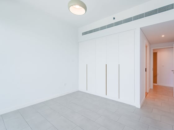 Luxury Beachfront Living | Full Sea Views, picture 10