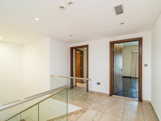 Vacant | Multi-Level Residence | Private Garage, picture 9