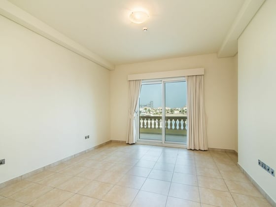 Vacant | Multi-Level Residence | Private Garage, picture 10