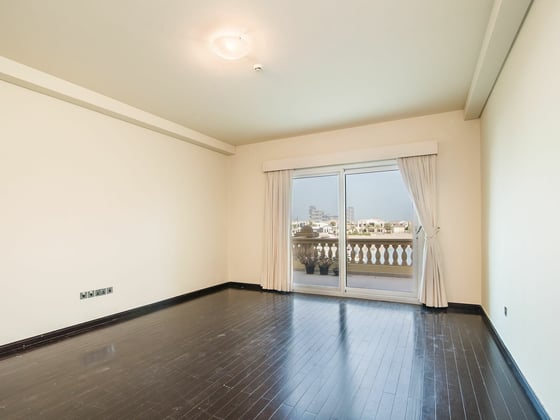 Vacant | Multi-Level Residence | Private Garage, picture 6