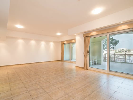 Vacant | Multi-Level Residence | Private Garage, picture 1