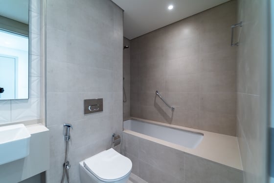 Corner Unit l Vacant Now l Near amenities, picture 14