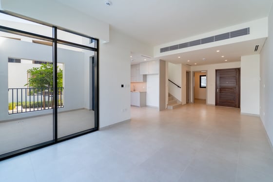 Corner Unit l Vacant Now l Near amenities, picture 1