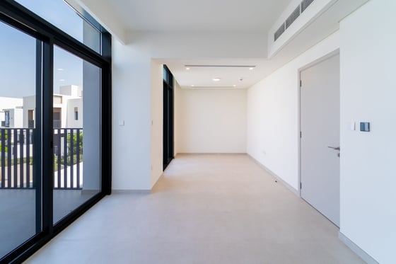 Corner Unit l Vacant Now l Near amenities, picture 12