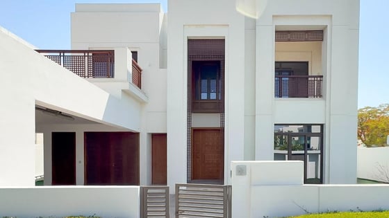 Huge villa in MBR City with landscaped lawns and gardens, picture 14