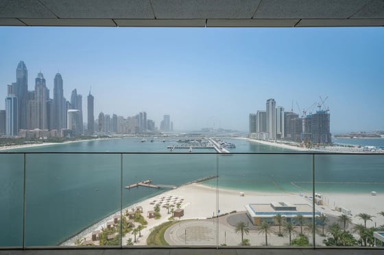 A 3-bed apartment with panoramic views in One at Palm, picture 1