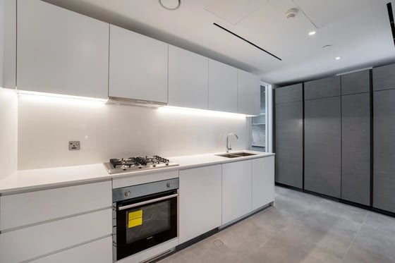 A Marina-facing 3-bed apartment within One at Palm Jumeirah, picture 10