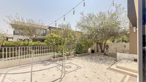 Spacious villa in Dubai Hills Estate with the greenbelt view, picture 14