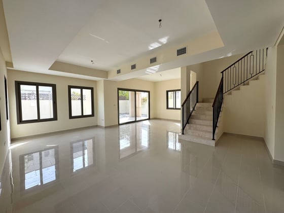Exceptional Family Villa in a Tranquil Community, picture 1