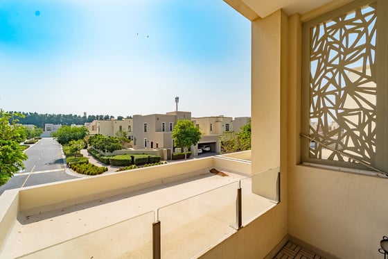 Exceptional Family Villa in a Tranquil Community, picture 1