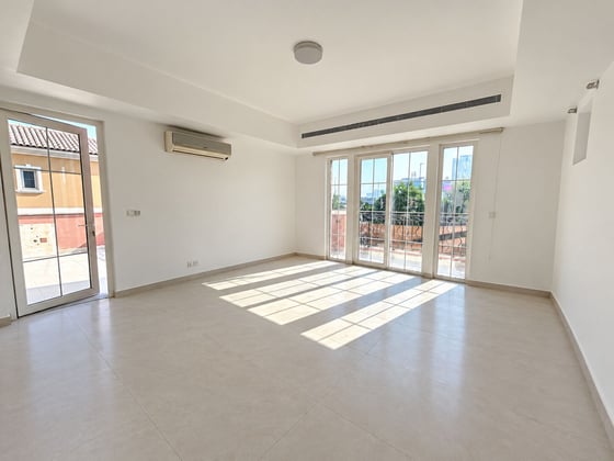 Fully Upgraded | Modern | Private Chilled Pool, picture 3