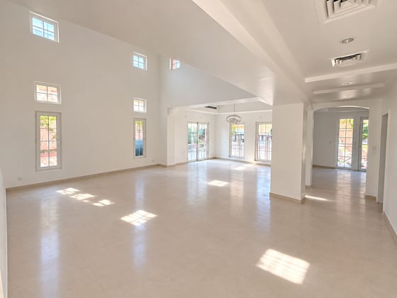 Fully Upgraded | Modern | Private Chilled Pool, picture 1