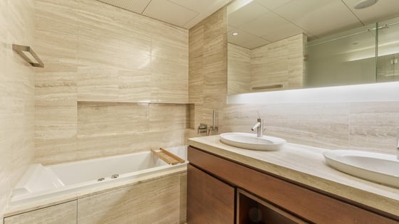 Skyscraper apartment in Downtown with full fountain view, picture 12