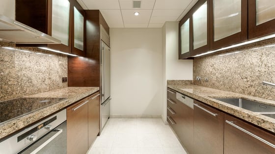 Skyscraper apartment in Downtown with full fountain view, picture 4
