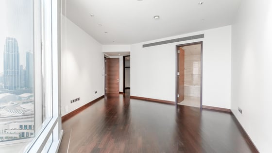 Skyscraper apartment in Downtown with full fountain view, picture 6