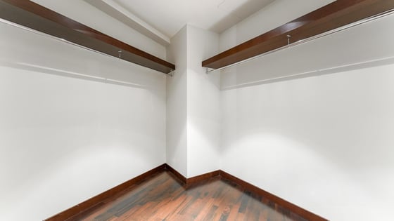 Skyscraper apartment in Downtown with full fountain view, picture 7