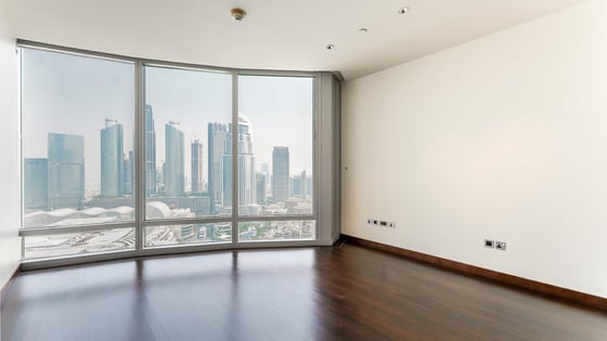 Skyscraper apartment in Downtown with full fountain view, picture 5