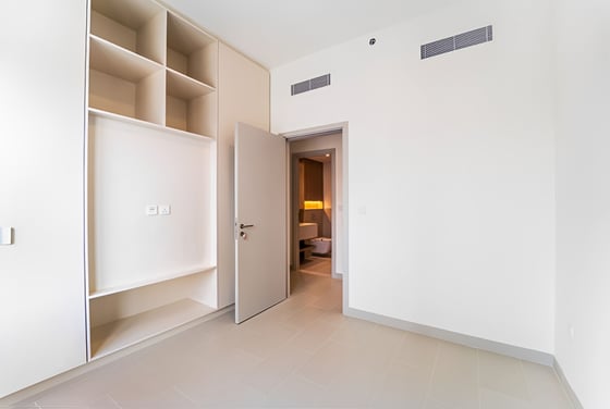Spacious High-Floor Living with Pool Views, picture 7