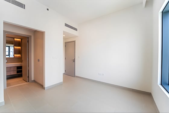 Spacious High-Floor Living with Pool Views, picture 11
