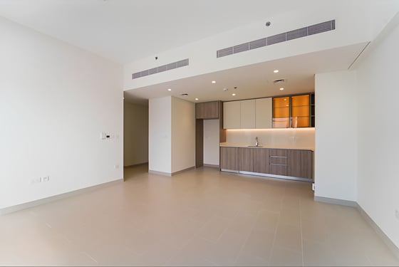 Spacious High-Floor Living with Pool Views, picture 2