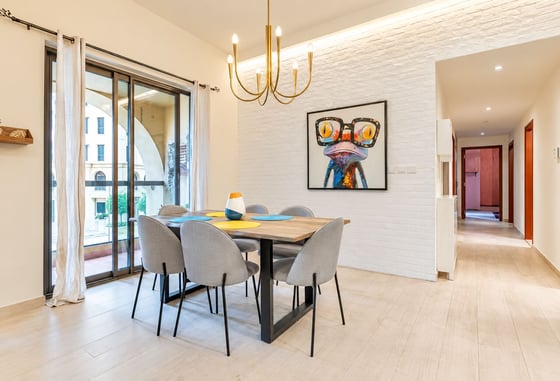 Upgraded | Furnished | Large Layout....., picture 2