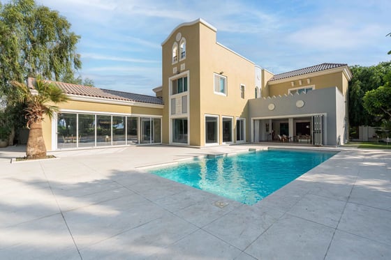 A newly upgraded and extended 6-bed villa in Victory Heights, picture 1