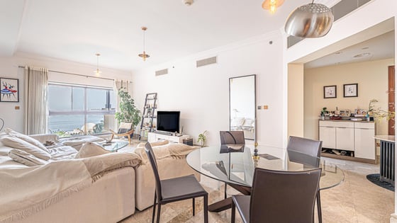 Luxurious apartment in Palm Jumeirah with sea view, picture 1