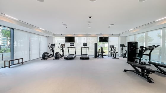 Premium apartment in Emirates Hills 2 with golf views, picture 15