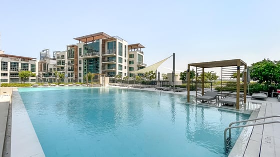 Premium apartment in Emirates Hills 2 with golf views, picture 17