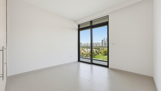 Premium apartment in Emirates Hills 2 with golf views, picture 5