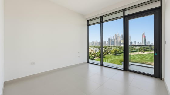 Premium apartment in Emirates Hills 2 with golf views, picture 4