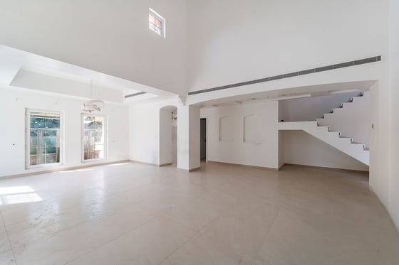 Fully Renovated | Type 17 | 12,000 Sq. Ft. Plot, picture 4