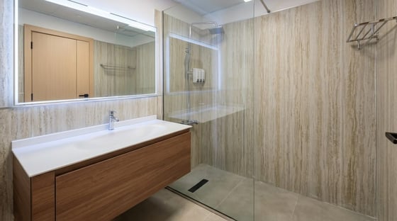 Luxury Upgraded | Furnished | High Floor, picture 11