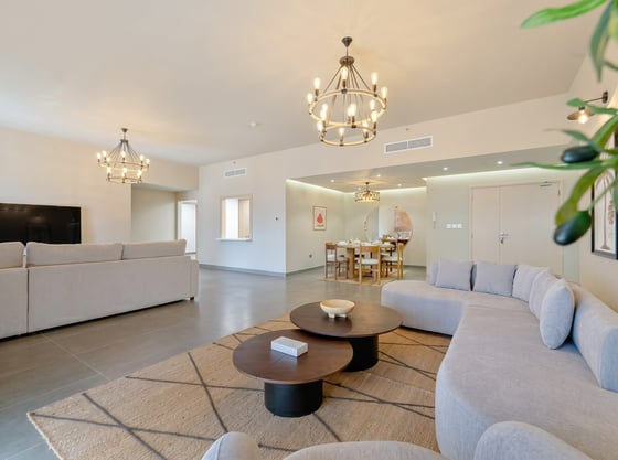 Luxury Upgraded | Furnished | High Floor, picture 1
