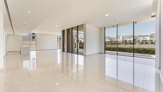 Corner plot villa in Dubai Hills with full lagoon view, picture 1