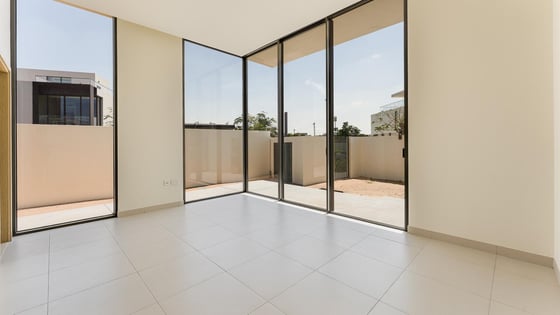 Corner plot villa in Dubai Hills with full lagoon view, picture 3