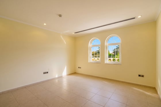 Tranquil Jumeirah Park Villa with Private Garden, picture 11