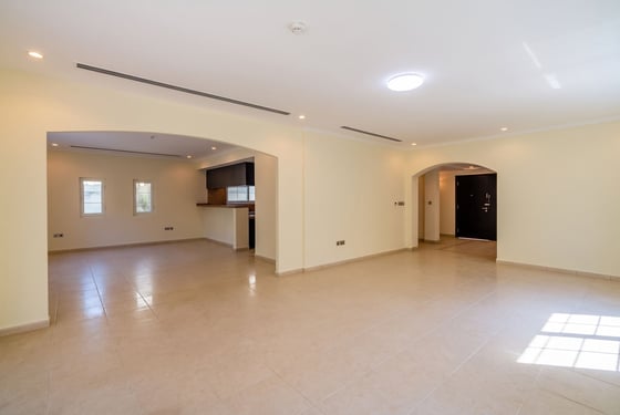 Tranquil Jumeirah Park Villa with Private Garden, picture 5