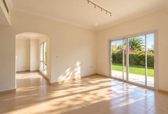 Lake View | Prime Location | Renovation Potential, picture 6
