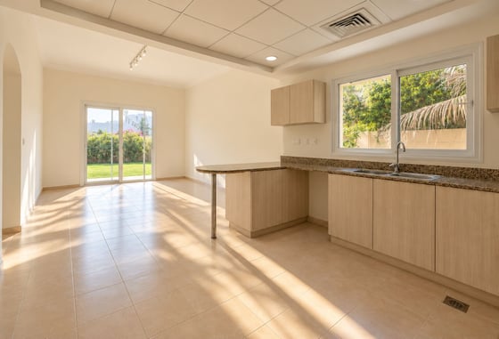 Lake View | Prime Location | Renovation Potential, picture 8