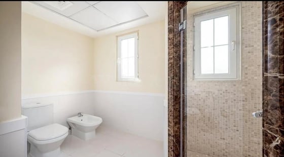 Vacant Now | Upgraded Floors | White Kitchen, picture 5
